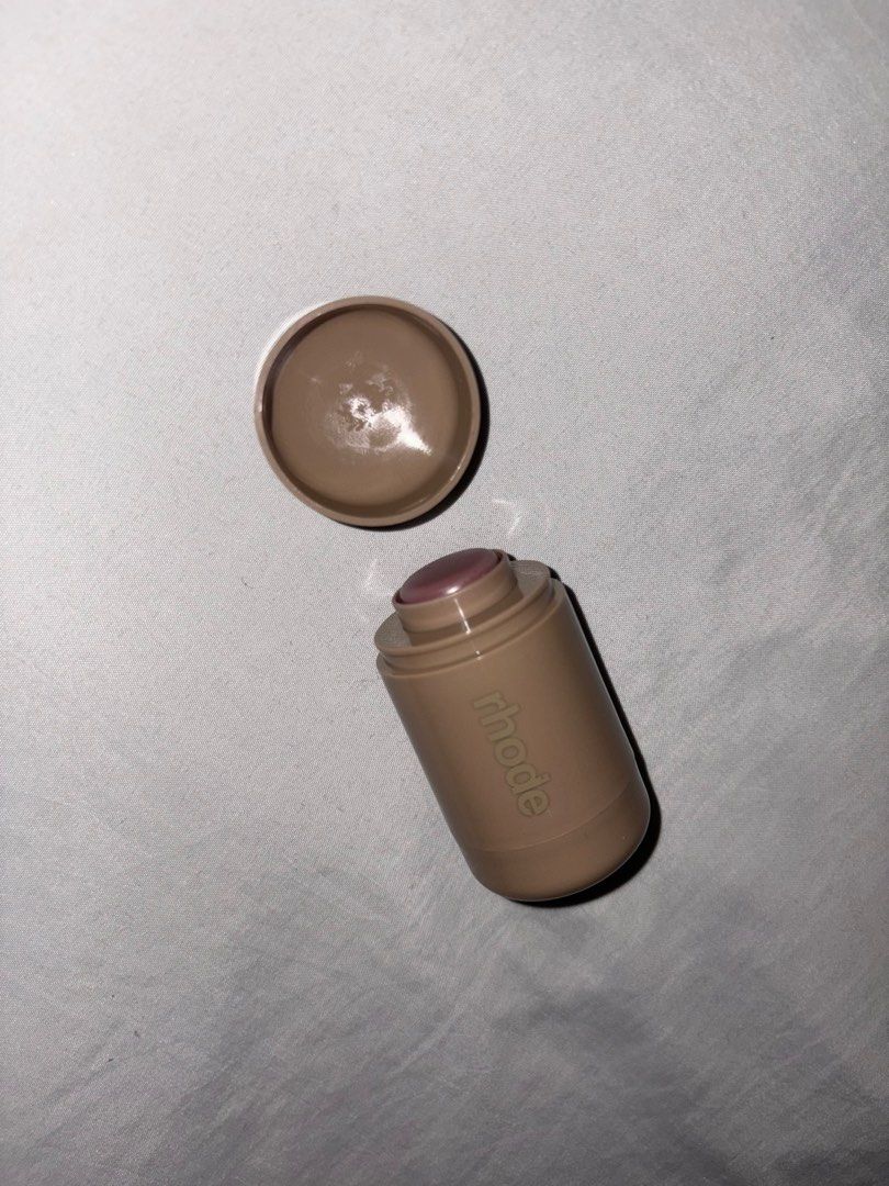 Rhode Pocket Blush - sleepy girl (please read description) (Category: Makeup) located in Quezon City. Submitted by the_loungee (Listing ID 1370601197, Image 2). Description: ❗️not guaranteed authentic. this item is more of a dupe/imitation. please buy at your own risk ❗️ shipping via jnt or flash express sf starts at ₱50 message me for more inquiries.