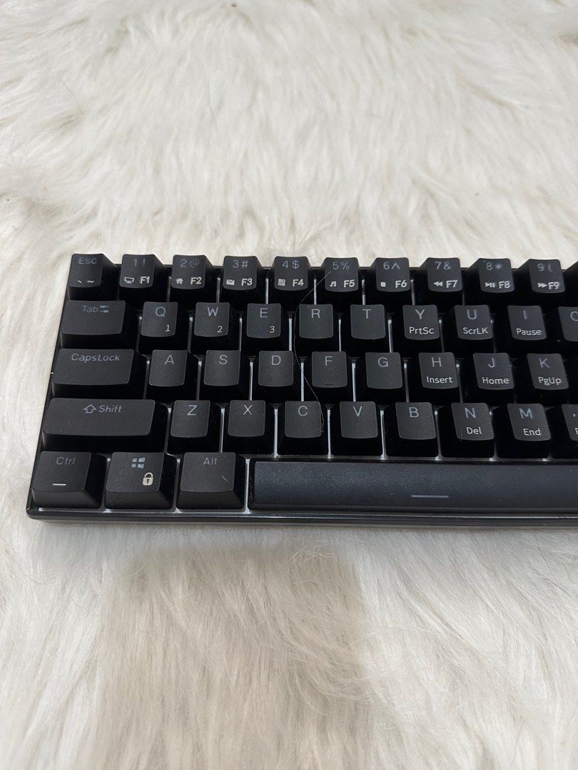 Royal Kludge Keyboard (RK 61) (Category: Computer Keyboard) located in Antipolo. Submitted by bhrl__48 (Listing ID 1370446805, Image 3). Description: - No flaws - Complete keycaps - Comes with wire for charging .