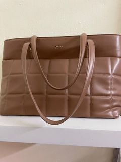 (Category: ) located in . Submitted by myclosetspreloved (Listing ID 1370560206, Image 1). Description: .