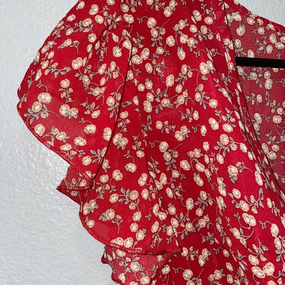 Shein Floral Ruffle Dress (Category: Evening dresses & gowns) located in Quezon City. Submitted by stylishchic08 (Listing ID 1370506276, Image 2). Description: 🌸 Chic Floral Elegance – SHEIN Dress (Size S) 🌸 Turn heads with this effortlessly flattering V-neck floral dress from SHEIN. Featuring flutter sleeves, a soft cinched waist, and a flowy hem — it’s perfect for brunch dates, garden parties, or a casual day out. Lightweight fabric keeps you