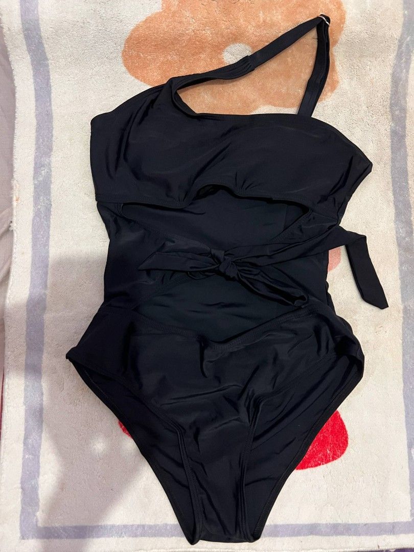SHEIN ONE PIECE SWIMSUIT BLACK ONE SIDED (Category: Bikinis & Swimsuits) located in Caloocan City. Submitted by Paperseed (Listing ID 1370507323, Image 1). Description: .