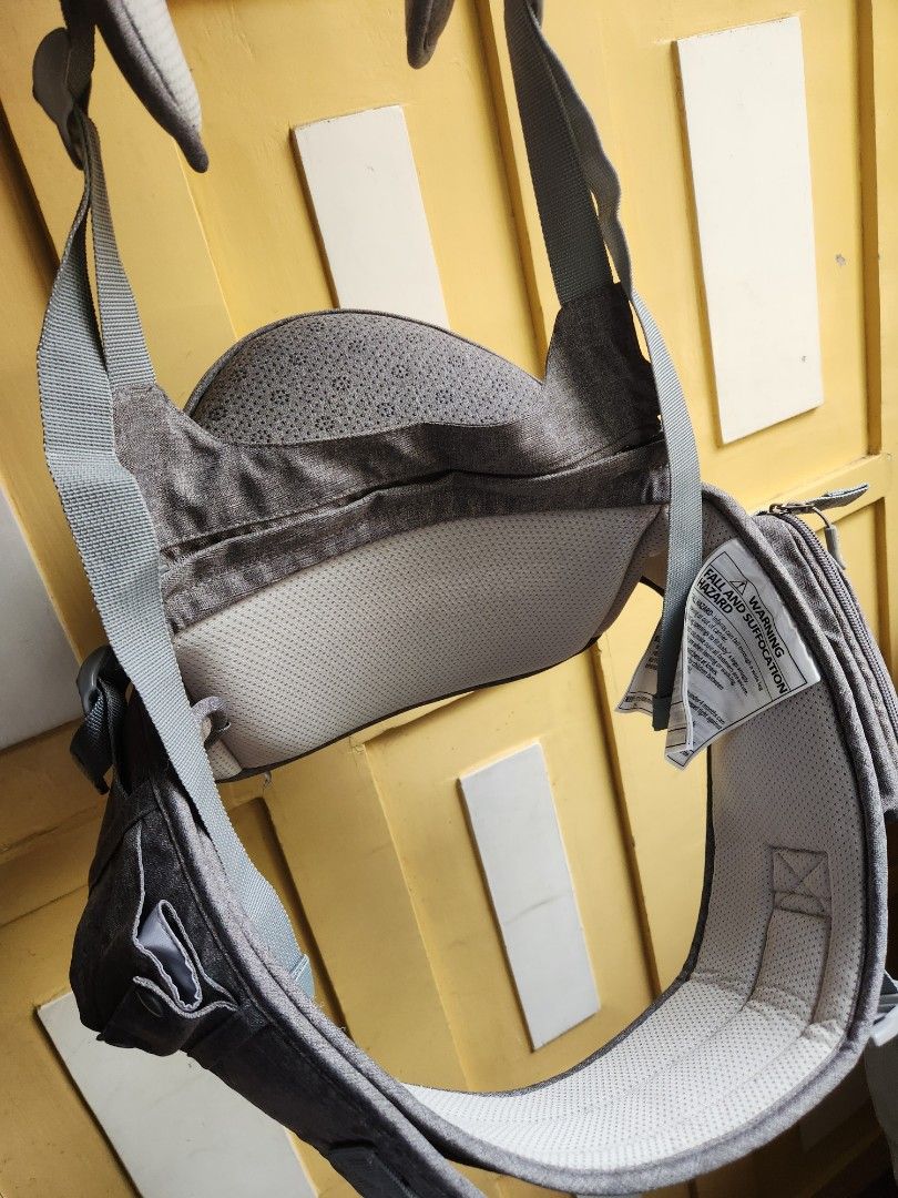 HIPSEAT CARRIER (WITH DETACHABLE ONE SHOULDER STRAP) (Category: Carriers & Slings) located in Baguio. Submitted by uniq_lyn (Listing ID 1370246391, Image 3). Description: *likenew *used only a few times because we have another carrier.