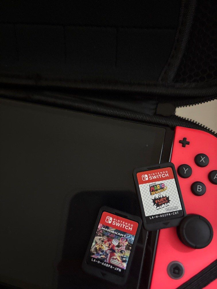 Switch （分類：Nintendo 任天堂）位於 Hong Kong。 由 bean0.65 提交（商品編號 1370550392，圖片 2）。簡介： 幾乎全新 買返黎極少玩 有盒同HDMI線+座 mario kart同mario 3D world 2隻 game 。