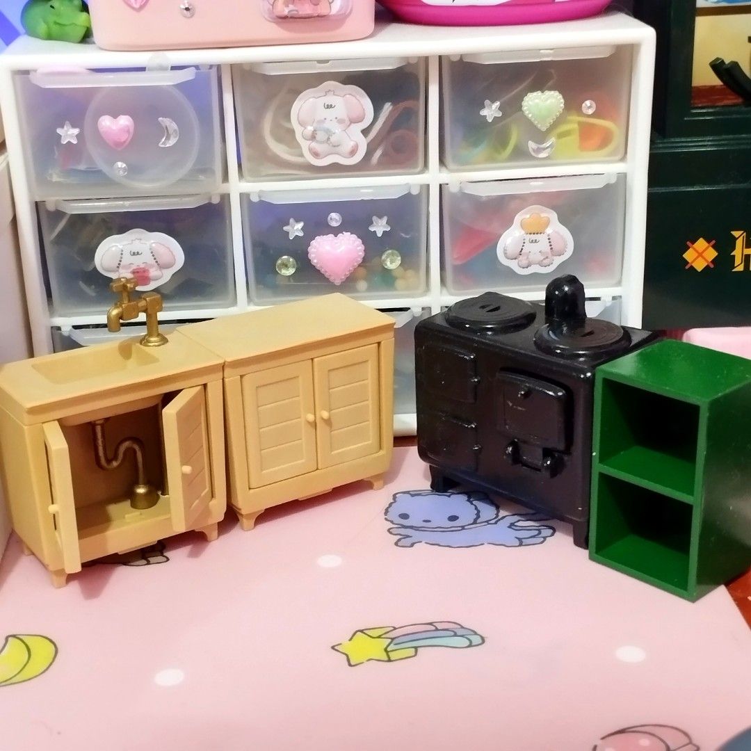 (With Original Box) Sylvanian Families Kitchen Set (Sink, Tabletop, Stove, Cabinet) (Category: Kids Toys) located in Santa Rosa. Submitted by ayi.yo (Listing ID 1370569037, Image 1). Description: comes with original box 💞 ang cuuute huhu naoppen pa yung mini doors niya.