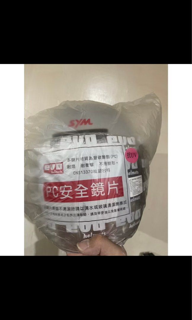 由 lliinnnn (刊登 ID 1370471185，圖片 2) 提交，位於 台北市 (Taipei) 的 Sym 安全帽 有兩頂 (類別：汽機車零配件)，說明：。