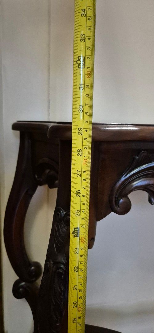 Table (Category: Tables & Sets) located in Singapore. Submitted by mikec23 (Listing ID 1370553913, Image 3). Description: .
