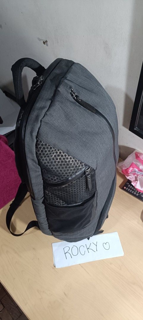 Timberlan Unisex Southridge Everyday Backpack (15017) (Category: Backpacks) located in Manila. Submitted by rockymagna82486 (Listing ID 1370611623, Image 3). Description: pre loved authentic good condition no issues 20x13x6 " 25liters pass sa swap trusted seller with over 100 positive reviews location cubao.