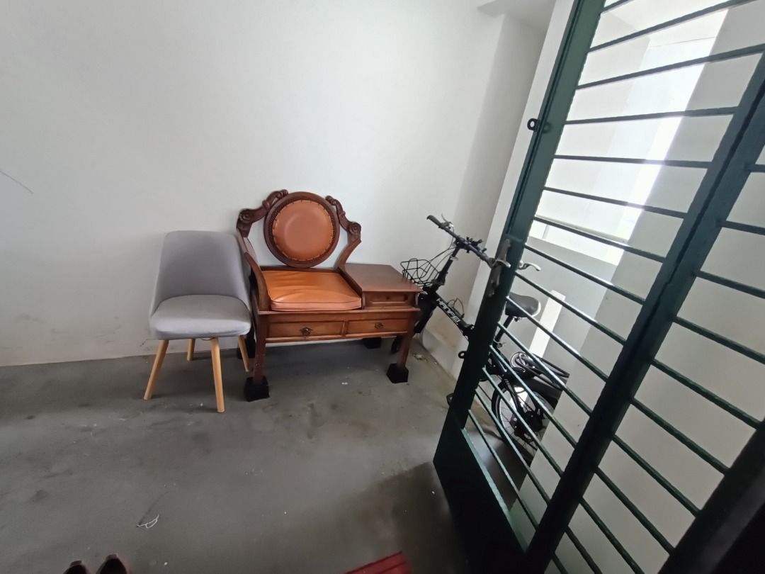 TOP FLOOR 3A HDB FOR SALE BLK 140B CORPORATION DRIVE62853065156483114