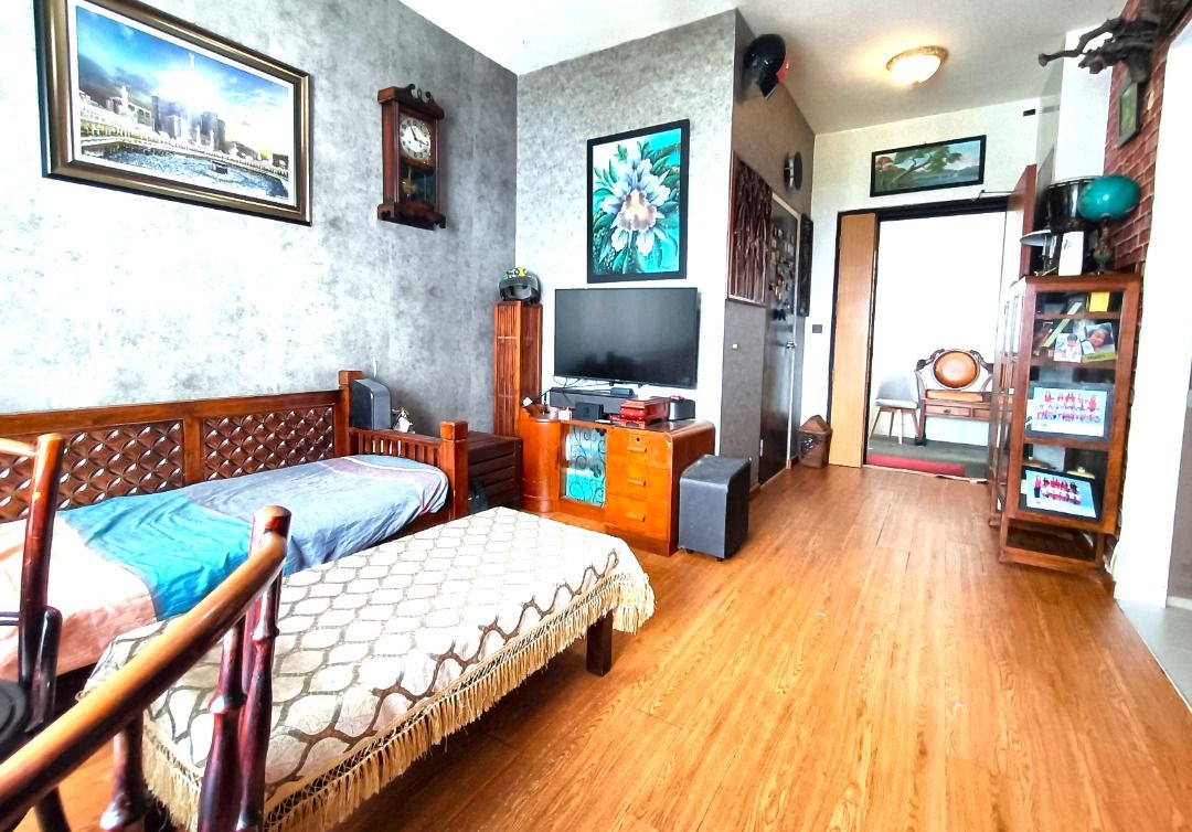TOP FLOOR 3A HDB FOR SALE BLK 140B CORPORATION DRIVE62853065156483112