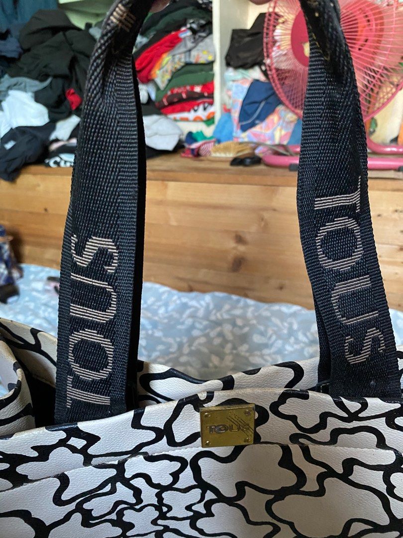 Tous (Category: Luxury Bags & Wallets) located in Las Pinas. Submitted by betchai17 (Listing ID 1370430321, Image 3). Description: Tous Spanish lady notebook bag.