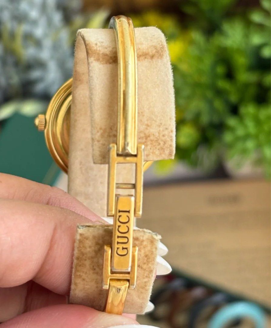 Vintage Gucci 1100L Interchangeable Bezel Set Bangle Watch in Gold