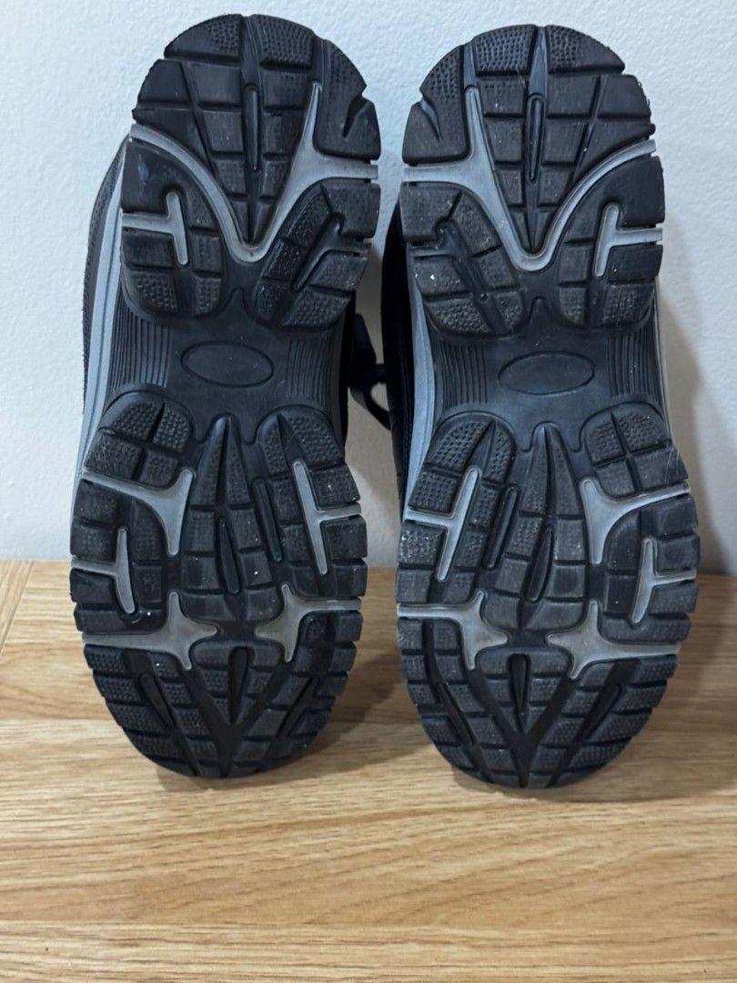 Winter boot (Category: Boots) located in Semenyih. Submitted by fadzz_karim (Listing ID 1370582921, Image 1). Description: Worn for a few days only (January trip to Korea). Clean, no defect, still looks new..