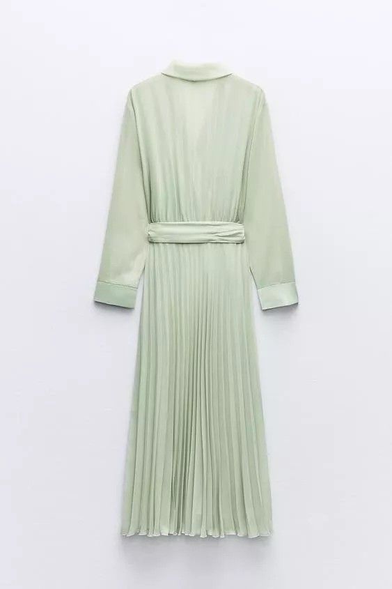Zara Pleated Foil Dress (Category: Dresses) located in Quezon City. Submitted by lumaco.ph (Listing ID 1370502778, Image 3). Description: For Rent 3 day rent only Additional 150/day Never used (fitted only) S US 4 Refundable deposit 700 For Sale 1,500.