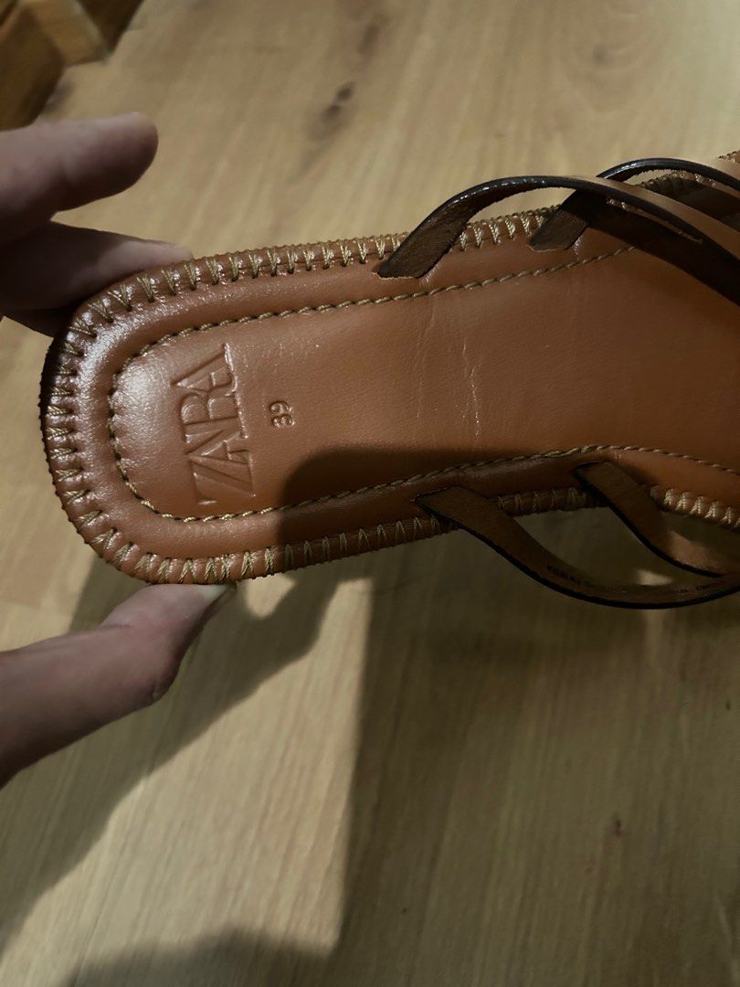 Zara Tan Leather Thongs (Category: Flats & Sandals) located in Taguig. Submitted by nesafisha (Listing ID 1370478181, Image 2). Description: Zara Genuine Leather Leather Slippers Size 39 Tan .