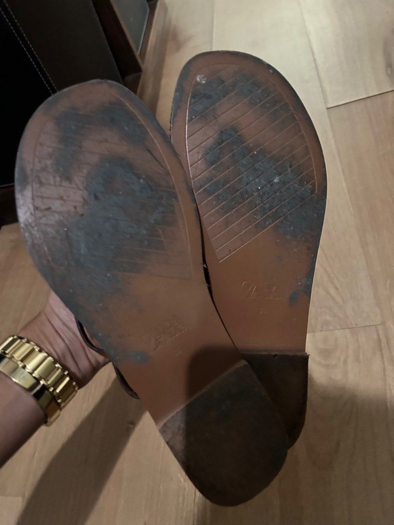 Zara Tan Leather Thongs (Category: Flats & Sandals) located in Taguig. Submitted by nesafisha (Listing ID 1370478181, Image 3). Description: Zara Genuine Leather Leather Slippers Size 39 Tan .