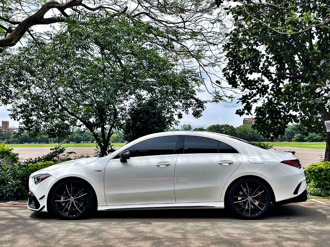 由 showbaby0701756 (刊登 ID 1370679014，圖片 3) 提交，位於 新竹市 (Hsinchu City) 的 2020 M-Benz CLA 45 4MATIC AMG 稀有釋出 性能與顏值兼具的猛獸 免保人可全貸 再拿加油金 (類別：汽車出售)，說明：履約保證非事故泡水營業車 里程跑少：實跑4萬（履約保證） 💥387匹馬力 0-100 km/h 4秒出頭 💥全時四驅 穩定過彎 動力隨傳隨到 🔥外型帥 聲浪狠 加速猛 一步到位🔥 🔑讓你日用通勤也能享受賽道激情🔑 #CLA45AMG #中古車推薦 #AMG四驅 #高性能轎跑 #夢想座駕 #性能控首選 。
