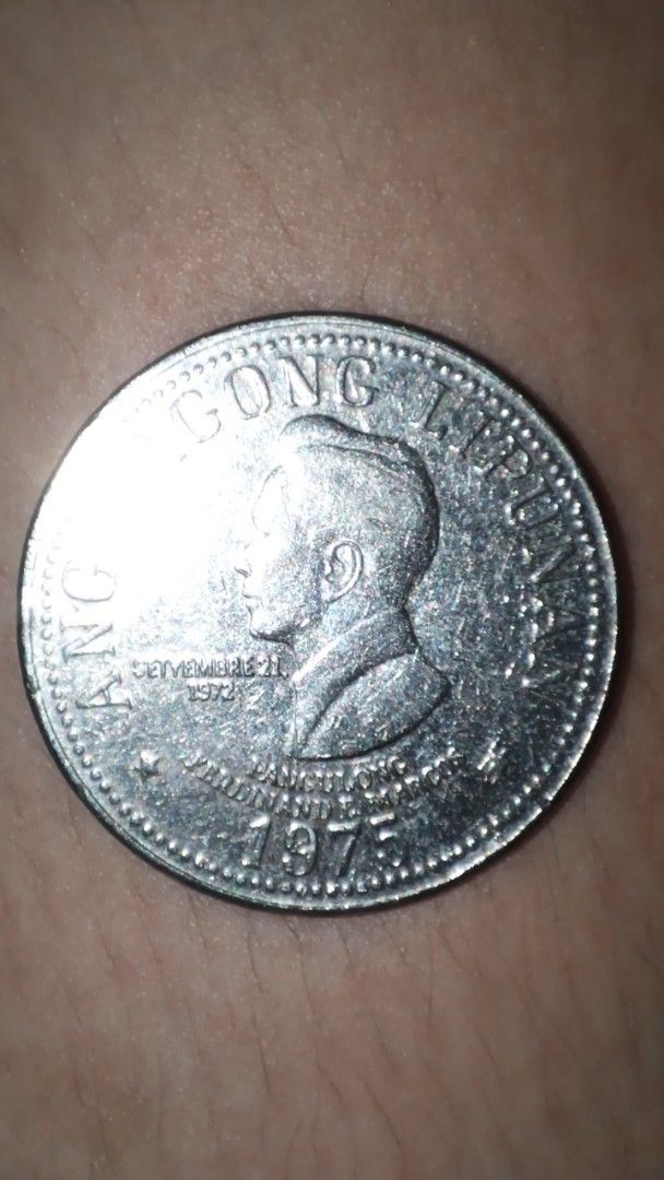 5 peso OLD COIN 1975 (Category: Currency) located in Makati City. Submitted by itsmekellybels (Listing ID 1370668095, Image 1). Description: .