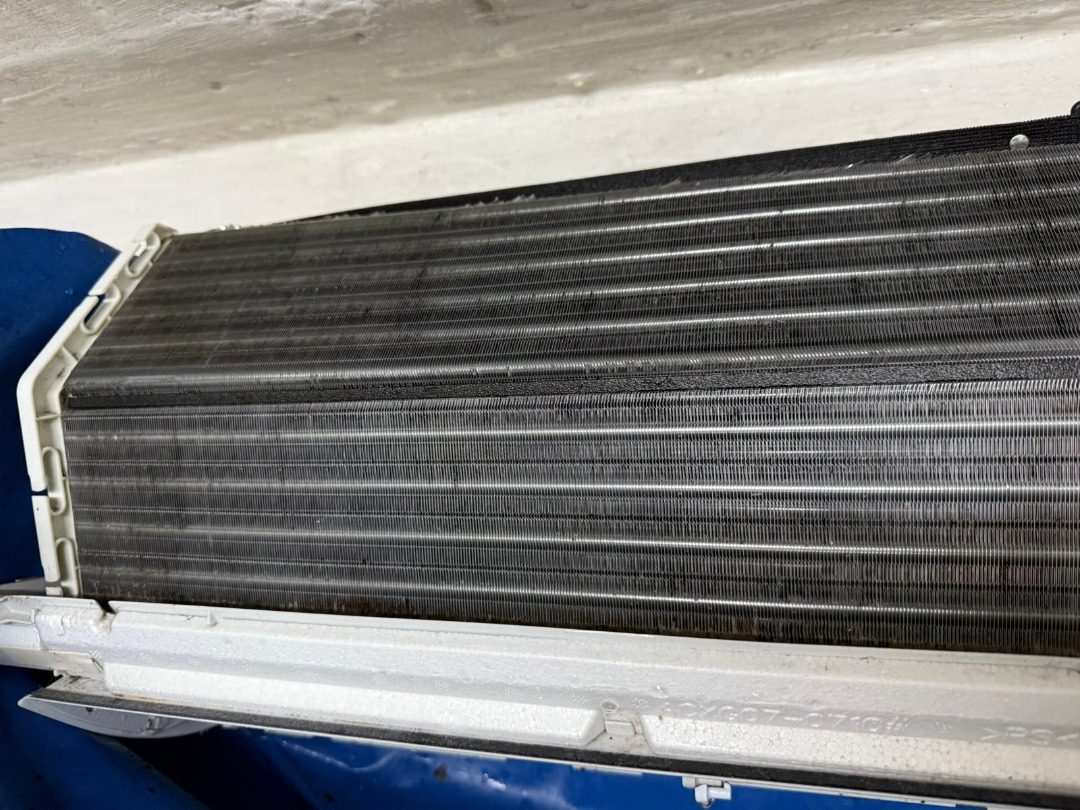 Deep cleaning air conditioner Dripping water expert62859981384963111