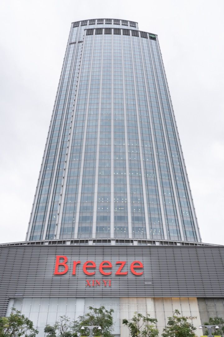由 portalsas04449 (刊登 ID 1370625803，圖片 1) 提交，位於 台北市 (Taipei) 的 一價全包使用 Regus Landmark 的共享辦公空間 (類別：房屋出租)，說明：如需更多資訊及最終價格，請聯絡我們的團隊：+886287299272 加入雷格斯共享辦公空間會籍，隨時隨地隨心辦公。我們提供靈活自由的辦公選擇，適合各種辦公方式，價格由 TWD 3680 起。雷格斯辦公網絡遍佈全球，直接走到任何地點即可舒適辦公，無論租期長短，均能得心應手。 我們位於忠孝東路五段 68 號的現代化辦公空間，讓您在全球化的台北市拓展事業。這座高聳的建築是全台第八高，共有地面上 46 層樓，以及地面下 6 層樓。 時尚的大理石裝潢，加上現代照明，讓訪客在優雅的辦公空間內穿梭時，留下深刻的印象。附近有許多高級餐廳和時尚酒吧，下班後可以隨意選一間招待訪客。 雷格斯共享辦公空間會籍包括以下服務： • 您可攜同一位賓客，在共享辦公空間區域使用無需預留的辦公桌 • 使用遍及各地數