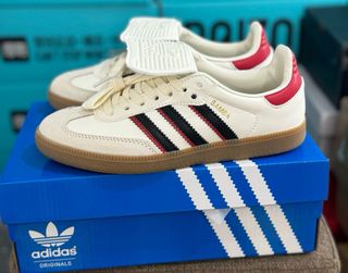 (Category: ) located in . Submitted by khai.uasneakers (Listing ID 1370736919, Image 1). Description: .
