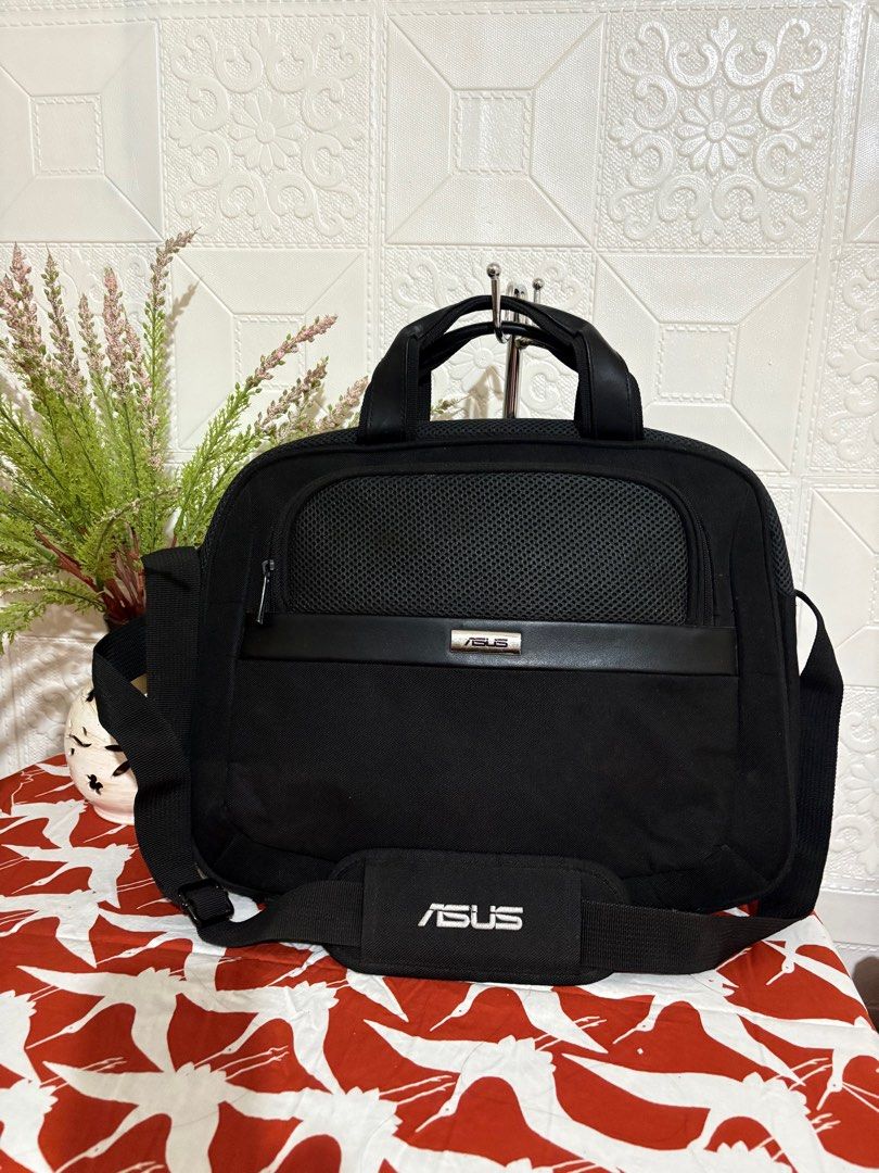 Asus Laptop Bag (Category: Laptop Bags & Sleeves) located in Legazpi City. Submitted by wearablefinds (Listing ID 1370726567, Image 1). Description: Like new No flaws 16x12x2.5” Leather and canvas material Zipper closure With plenty of compartments Light weight Excellent quality Kindly swipe left for more photos.