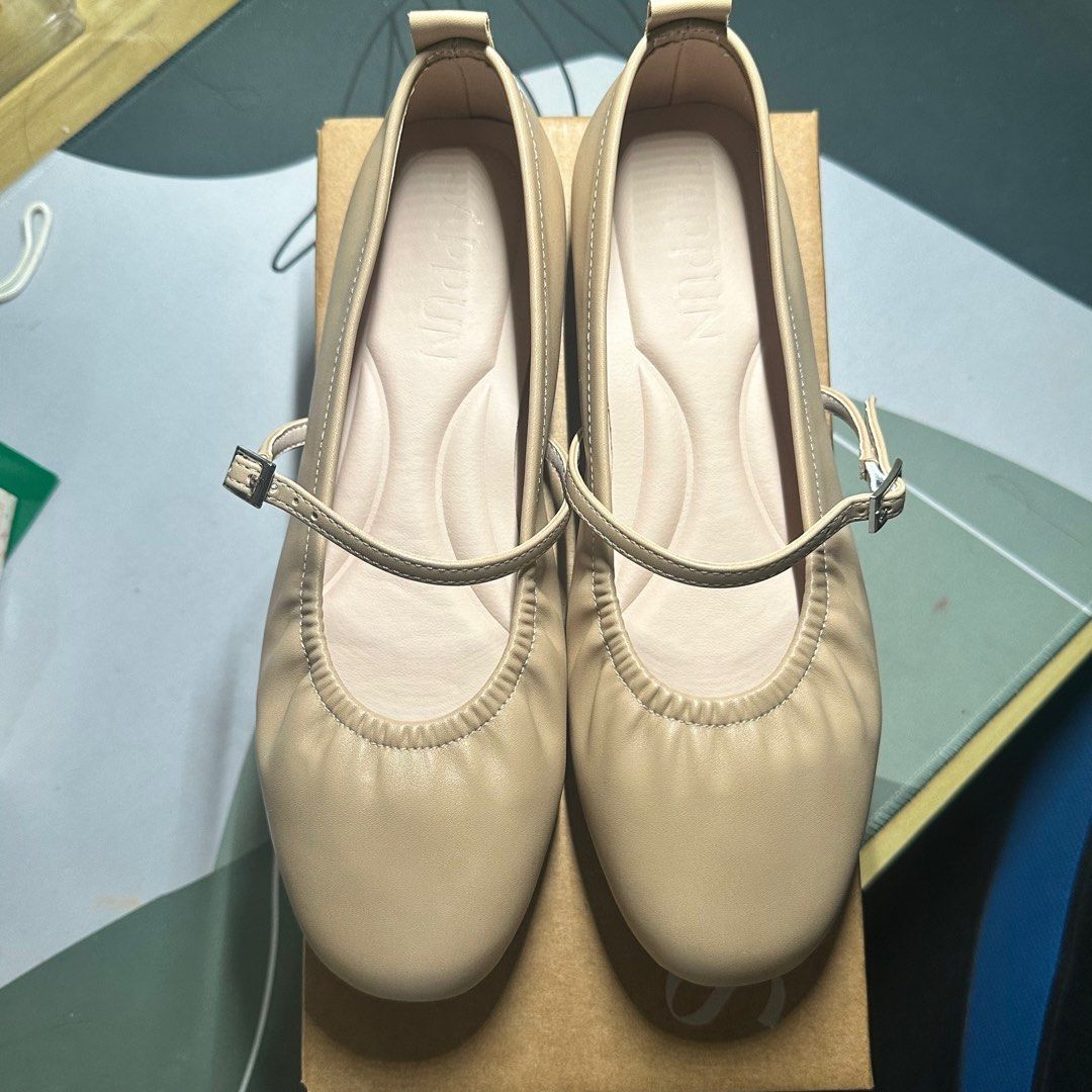 Authentic SAPPUN Mary Jane Flats in Beige (Category: Flats & Sandals) located in Makati City. Submitted by krsst (Listing ID 1370770746, Image 1). Description: ✨On hand and available for same day delivery ✨ really comfy to wear! (With padded cushion insoles) ✨free shipping (if via j&t) ✨mop: gcash/BDO 📍poblacion, makati Bought it for 2950php Rfs: korea pasabuy from a friend, realized it doesnt look good on my feet :( Fits size 6 (22.5-23cm) Flat