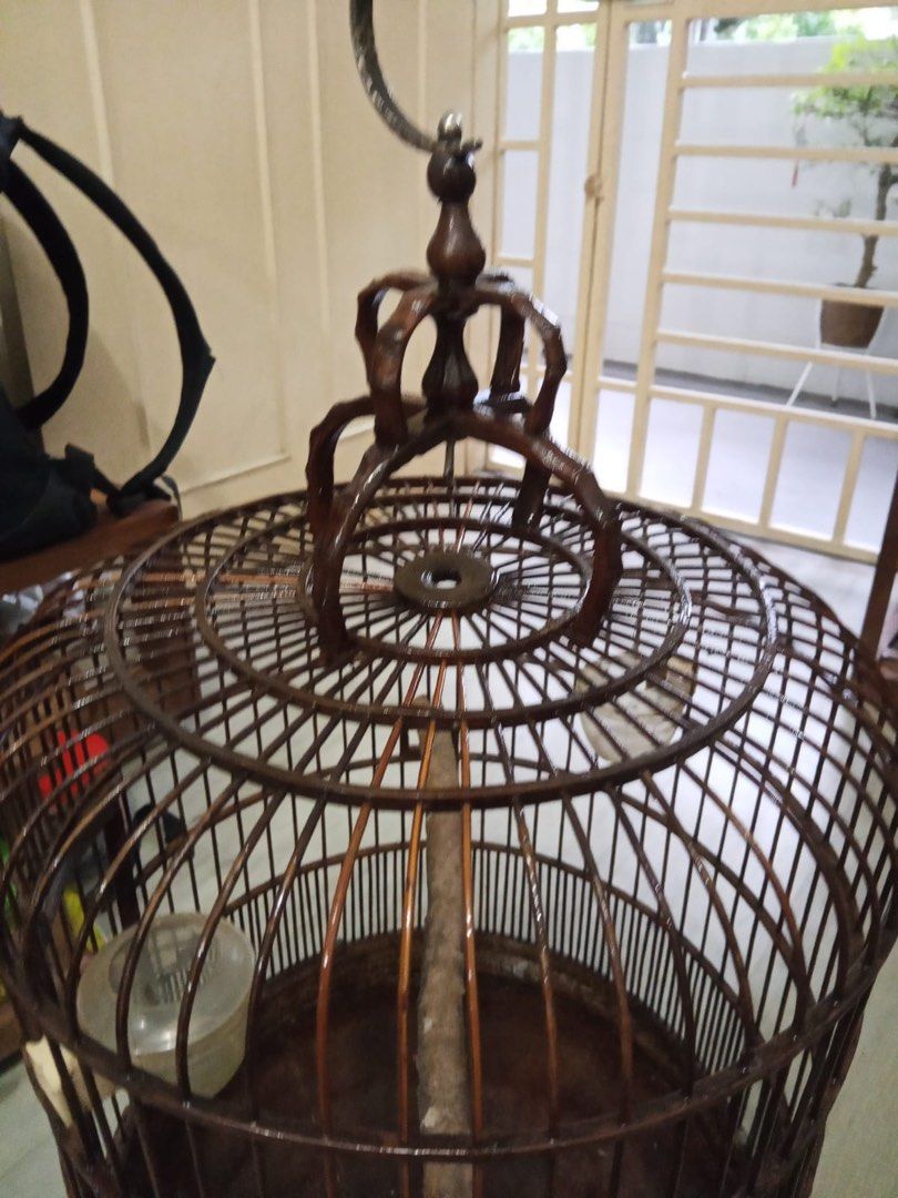 Bird cage (Category: Homes & Other Pet Accessories) located in Singapore. Submitted by sgvulcan (Listing ID 1370671785, Image 1). Description: Take note there is 2 stick been broken before as shown at the last picture, been fixed.