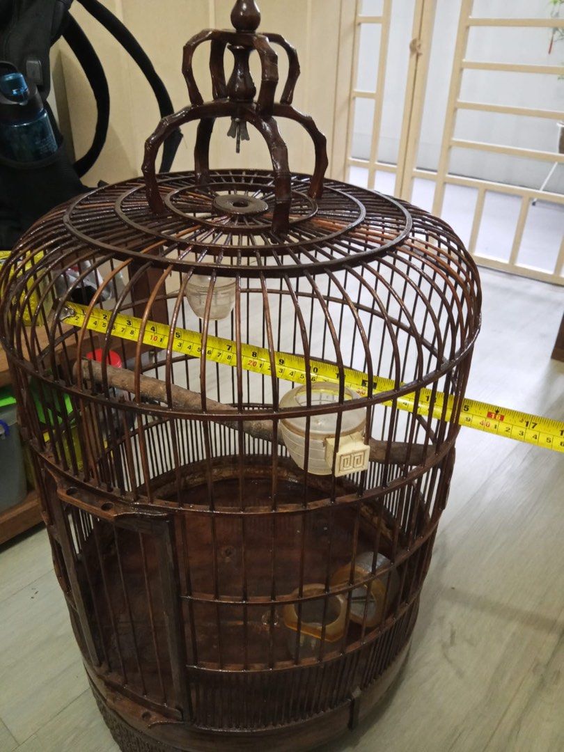 Bird cage (Category: Homes & Other Pet Accessories) located in Singapore. Submitted by sgvulcan (Listing ID 1370671785, Image 3). Description: Take note there is 2 stick been broken before as shown at the last picture, been fixed.