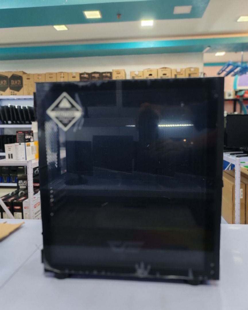 Brandnew DarkFlash DS900M CPU CASE (Category: Computer Parts) located in Cavite. Submitted by dwelancas79880 (Listing ID 1370660994, Image 1). Description: Motherboard Support： ATX, M-ATX, ITX Case Material：Tempered Glass Dimensions Height：454mm Width：218mm Depth：434mm Compatibility & Clearance Max GPU Clearance：425mm PCIE Slot：7 Max CPU Cooler Clearance：170mm Drive Bays SSD / HDD： 2/2 Fan Support Top： 120mm*3 140mm*2 Side： 120mm*3 Rear： 120mm*1 