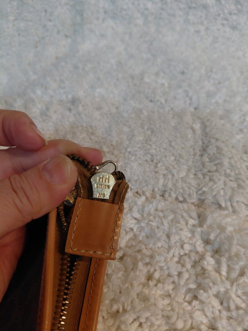 Celine (Category: Luxury Bags & Wallets) located in Davao. Submitted by dynarose_2pas (Listing ID 1370680553, Image 3). Description: .