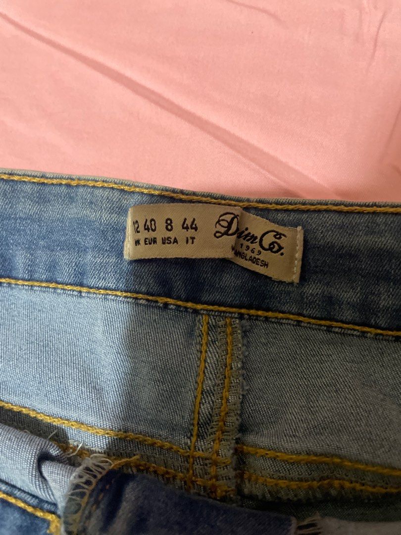 Denim Co highwaist short 🌼 (Category: Shorts) located in Marikina City. Submitted by calimagsofia (Listing ID 1370714529, Image 2). Description: Diko pa nasusuot. Sinukat ko lang super ganda ng fit niya, diko na nasuot hanggang sa tumaba nako 😄 Size Medium Please don’t ask na po about sa sukat/inches ng waist size. Wala po akong medida. .