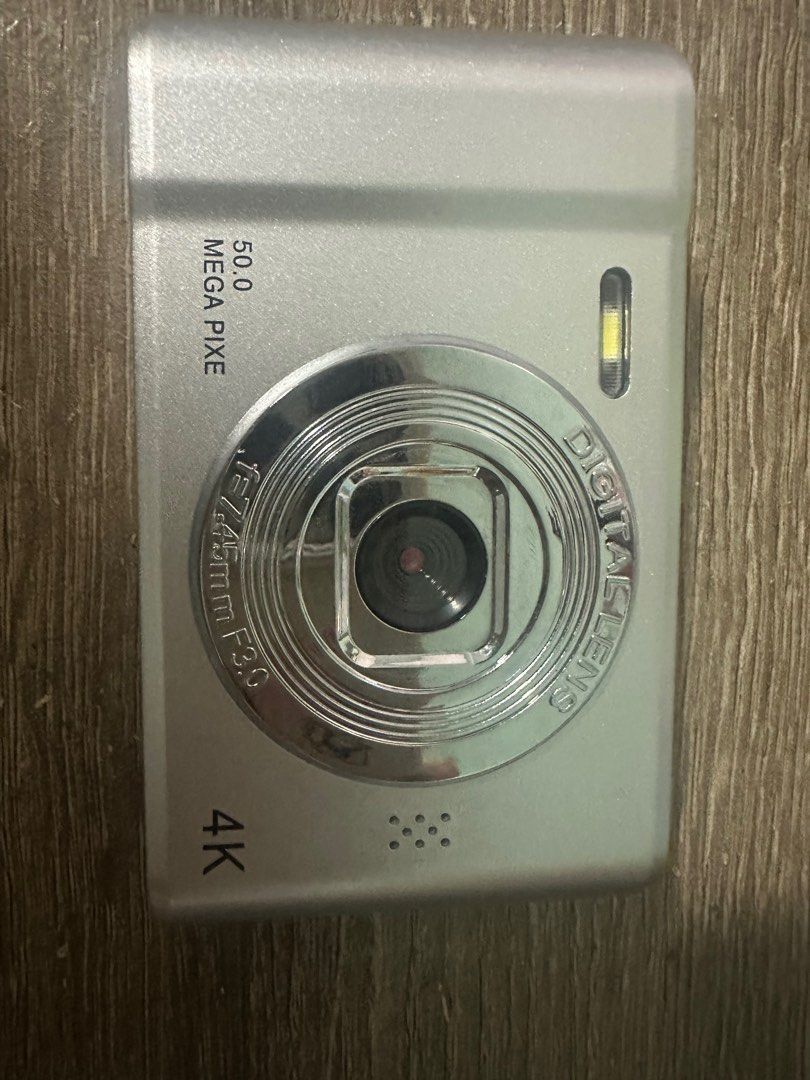 Digital Camera (Category: Cameras) located in Singapore. Submitted by k.c.s.y (Listing ID 1370730302, Image 1). Description: havent use in a long time, still can take pictures, comes with 64gb sd card, buy at your own risk! will also give charger and camera stand with pouch! i have two of these cameras *no refund*.