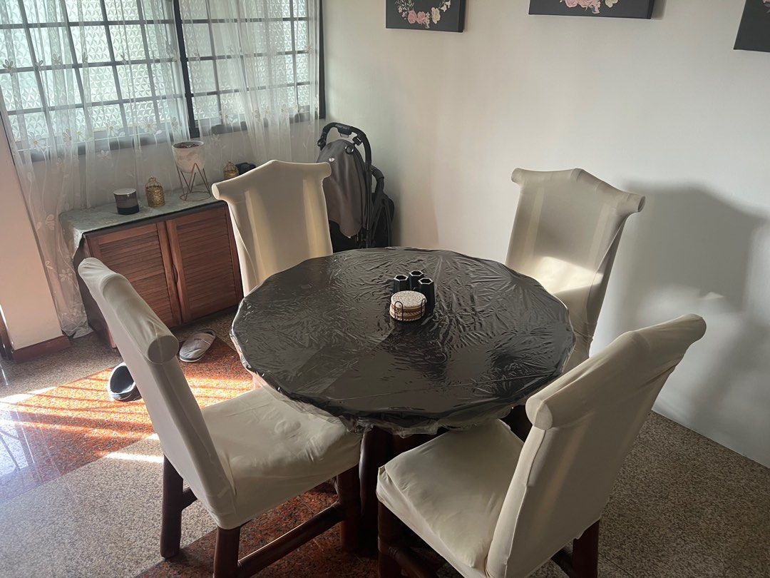 Dining Table Set (Category: Tables & Sets) located in Singapore. Submitted by dannythecreator (Listing ID 1370703165, Image 1). Description: no low ballers.