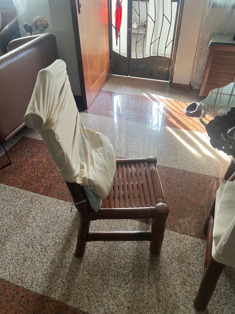 Dining Table Set (Category: Tables & Sets) located in Singapore. Submitted by dannythecreator (Listing ID 1370703165, Image 3). Description: no low ballers.