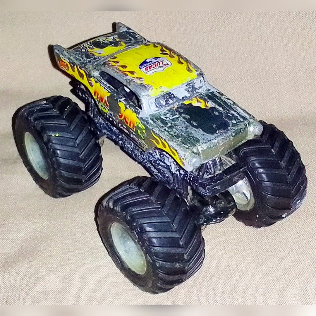Hot Wheels Avenger Monster Truck HotWheels 57 Chevy Bel Air