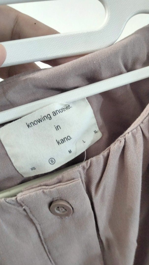 In kano inkano blouse kemeja (Kategori: Atasan) berada di Pamulang. Dikirim oleh cyngme2sleep (ID iklan 1370654434, Gambar 3). Deskripsi: belum disetrika.