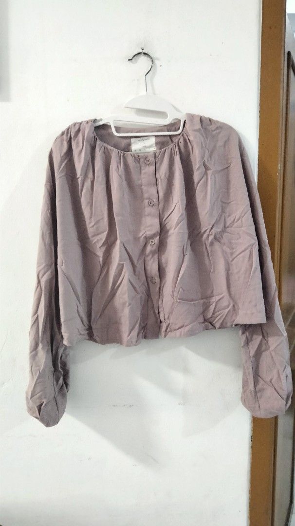 In kano inkano blouse kemeja (Kategori: Atasan) berada di Pamulang. Dikirim oleh cyngme2sleep (ID iklan 1370654434, Gambar 1). Deskripsi: belum disetrika.