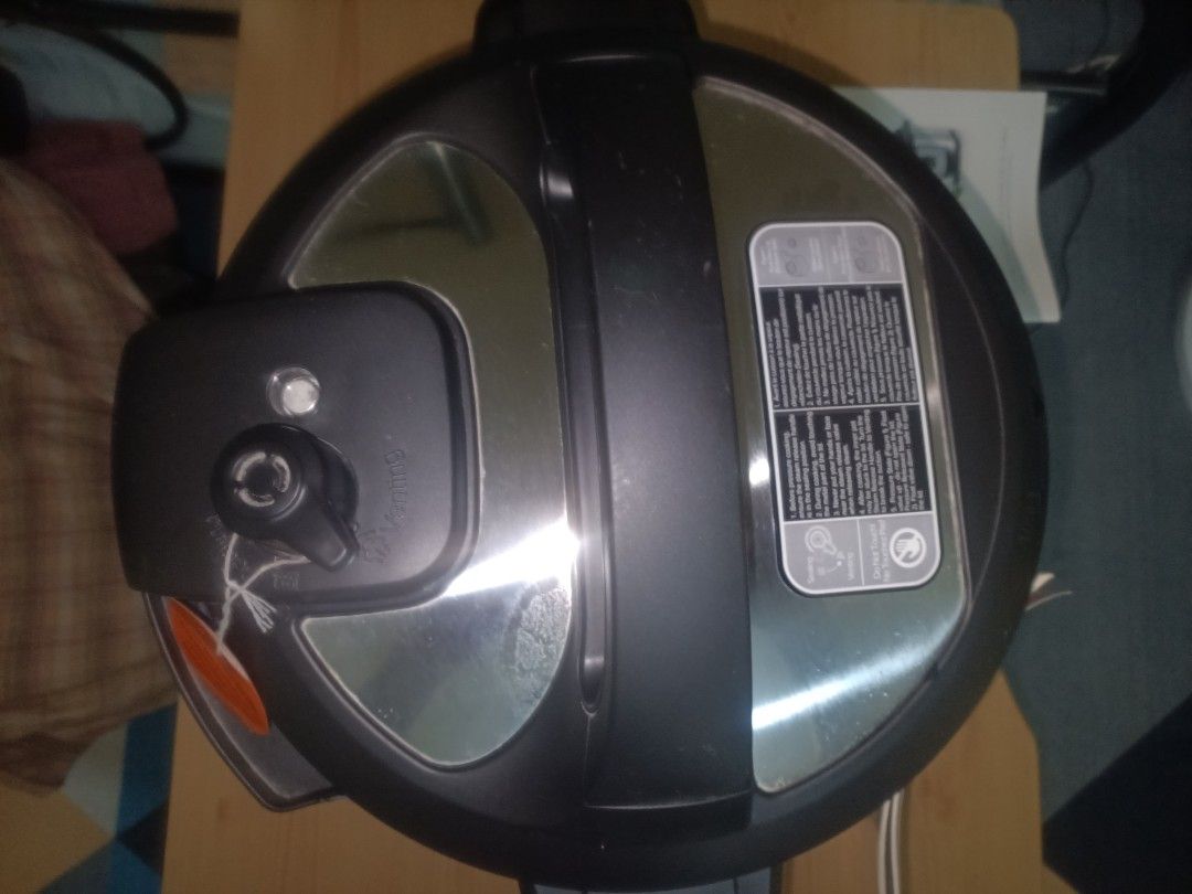 Instant pot duo 7.5 L (Category: Cookers) located in Paranaque City. Submitted by toys4thebigboys (Listing ID 1370696449, Image 3). Description: -Pressure Cook,slow cook,rice cooker,steamer,saute pan,sous vide,sterilizer and food warmer. -Perfect for quick weekday family dinners,gatherings,or meal prep batches Stainless steel (gray). Matches with any kitchen decor and looks beautiful on your counter. -The only multi-cooker with the quietest steam