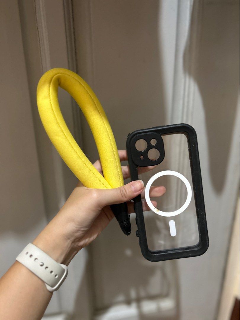 iphone 14 waterproof phone case (Category: Cases & Sleeves) located in Makati City. Submitted by ayam88 (Listing ID 1370637898, Image 1). Description: Bought in orange app at 689. Once or twice lang po nagamit. Compatible with iphone 14 only. RFS: decluttering .