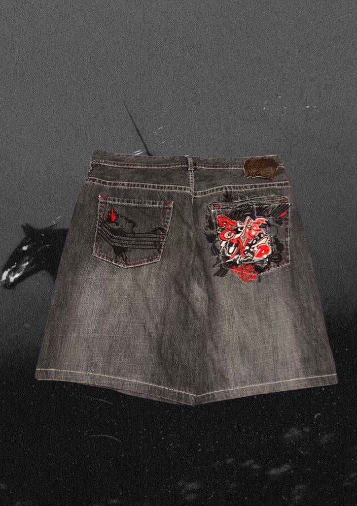 JESSE PINKMAN JORTS (Category: Jeans) located in Manila. Submitted by staticgaze (Listing ID 1370790128, Image 2). Description: Dimensions: • Waist: 40” • Length: 24” Issues: • Loose stitch Buyer will shoulder shipping fee.