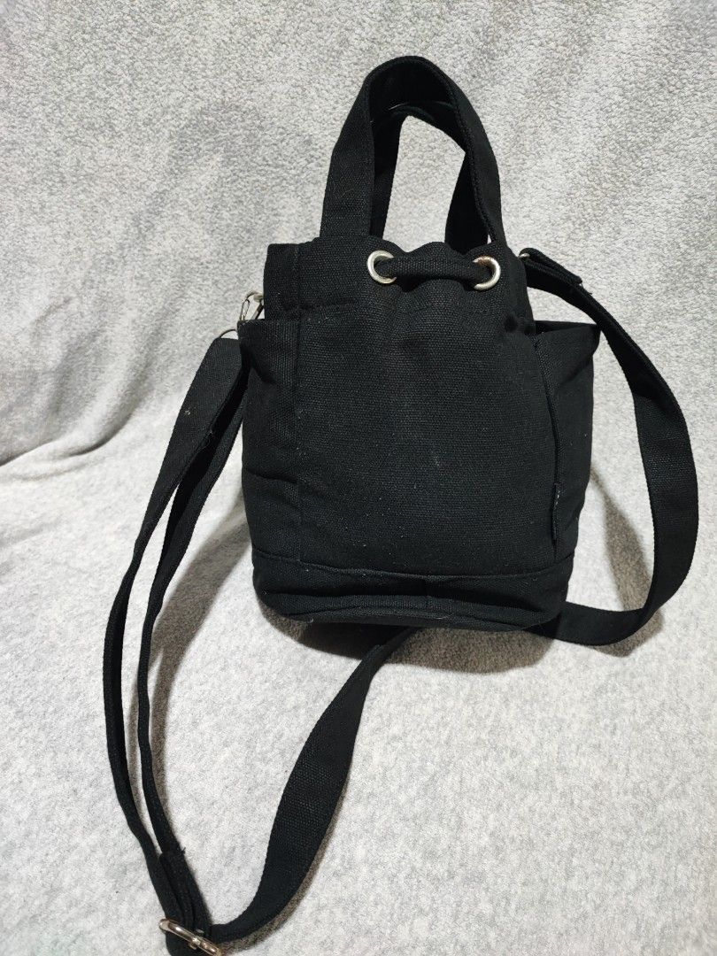 Kangol canvas bucket bag (Category: Cross-body Bags) located in Baguio. Submitted by ozara.06 (Listing ID 1370688575, Image 3). Description: Kangol canvas bucket bag Small size 450.