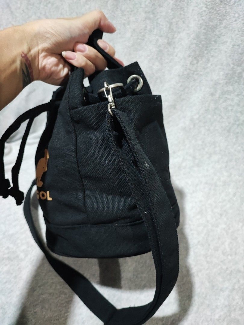 Kangol canvas bucket bag (Category: Cross-body Bags) located in Baguio. Submitted by ozara.06 (Listing ID 1370688575, Image 2). Description: Kangol canvas bucket bag Small size 450.