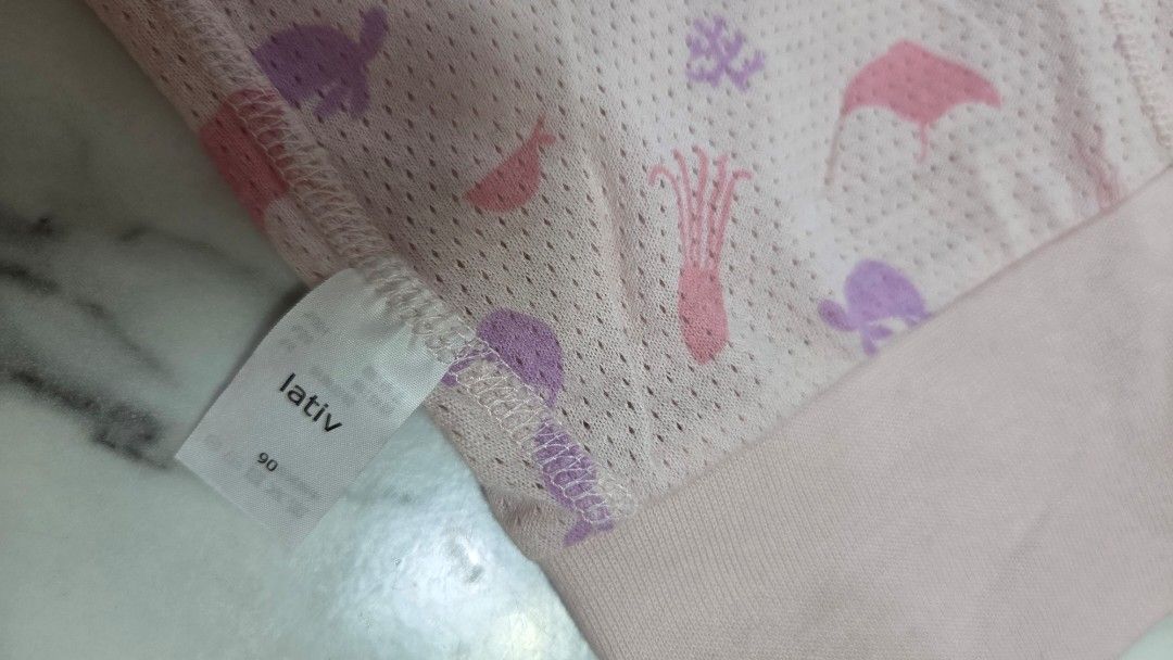 由 fgh2323 (刊登 ID 1370645286，圖片 3) 提交，位於 新北市 (New Taipei) 的 lativ網眼洞洞高腰褲（90） (類別：嬰兒及兒童流行時尚)，說明：。