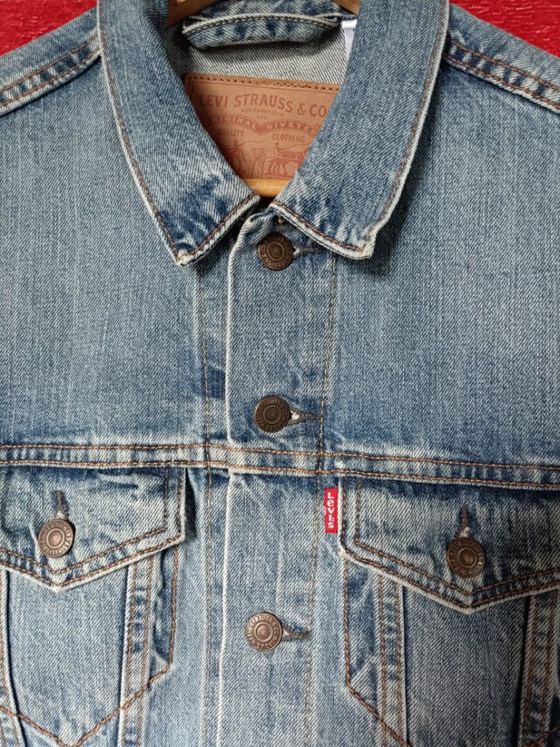 Levis denim woman (Category: Coats, Jackets and Outerwear) located in Magalang. Submitted by fourtwenthrift (Listing ID 1370784275, Image 2). Description: Levi's denim Woman Size: small Dimes: 18 x 23 Condition: excellent Issue: ❌.