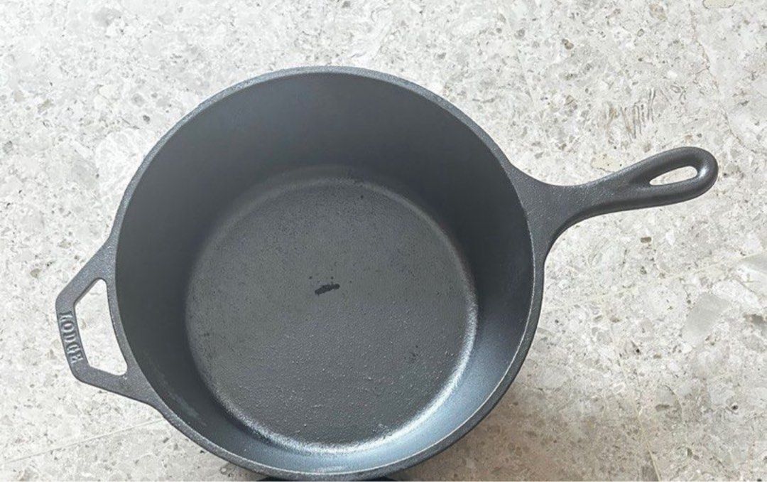 Lodge cast iron skillet