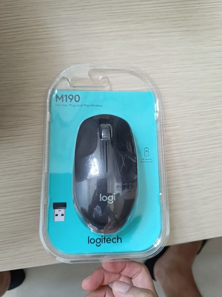 Logitech M190 Full-Size Plug and Play Wireless Mouse63221794088066110