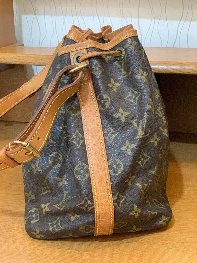 Louis Vuitton Monogram Noé Bucket Bag (Category: Luxury Bags & Wallets) located in Quezon City. Submitted by lix12 (Listing ID 1370700490, Image 2). Description: ❣️💯Authentic ❣️Measurements: 24cm L x 27cm H x 18cm W ❣️Japan 🇯🇵 bought 📛Disclaimer: TLJ Boutique is independent and not affiliated with the brands herein posted. All copyrights remain the sole property of the brand holders. .