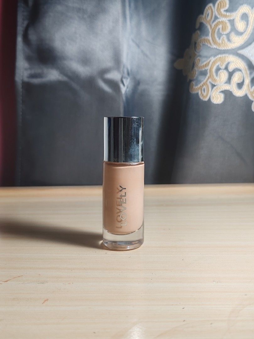 Lovely Cosmetics Illuminator in Light Medium / Lovely Causmetics (Category: Makeup) located in Calamba. Submitted by narvoo (Listing ID 1370728155, Image 1). Description: Never used. Bought recently..