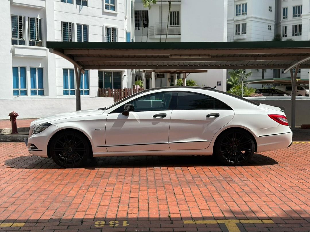 Mercedes-Benz CLS-Class CLS350 (Category: Used Cars) located in Singapore. Submitted by firstmotoring88 (Listing ID 1370716753, Image 3). Description: Vehicle Features 3.5l V6 blue efficiency engine producing 301bhp and 370m of torque mated with a 7g-tronic plus automatic transmission, fuel consumption of 12.2km/l. Accessories Sunroof, LED day running light. Premium leather seat. Multi function steering wheel, paddle shifters, twin electric memor