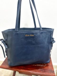 (Category: ) located in . Submitted by Luxurious_Preloved (Listing ID 1370702602, Image 1). Description: .